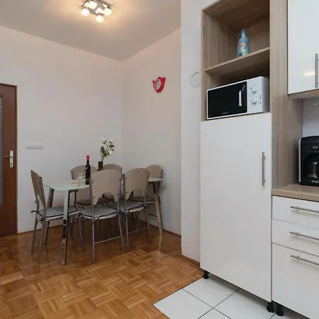 Apartment Vii