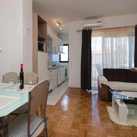 Vii Apartment *